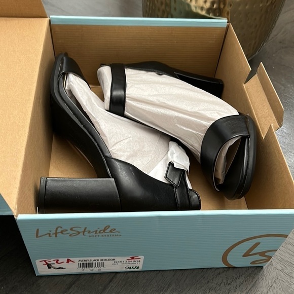 LifeStride Averly Women's Block Heel Pumps (Wide) - Picture 2 of 11